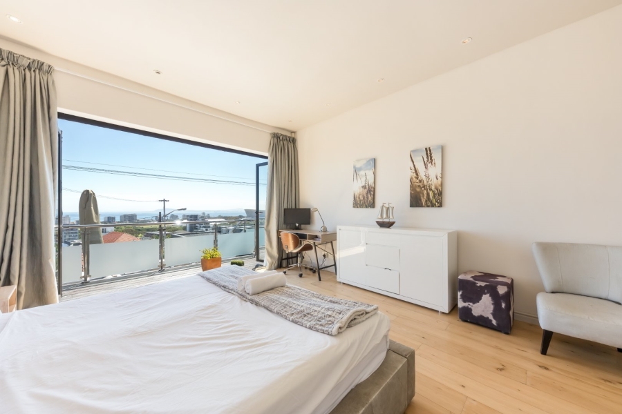 4 Bedroom Property for Sale in Green Point Western Cape